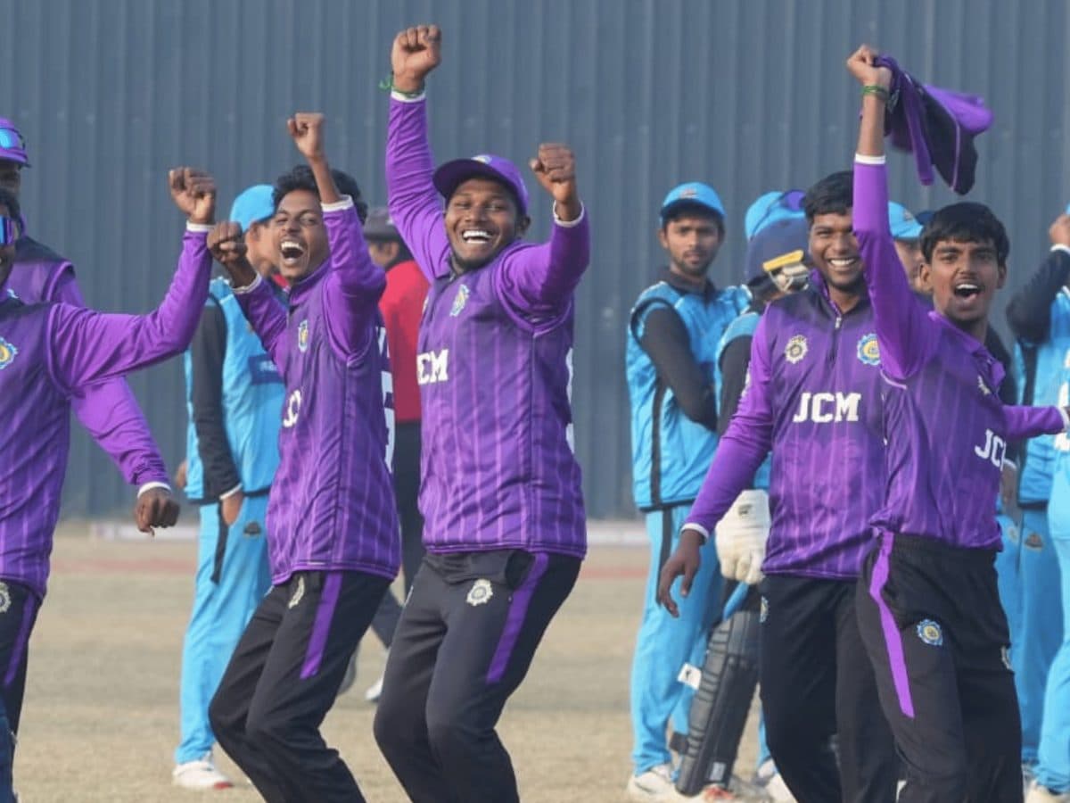 Both squads celebrating a wicket, Coventry T10 League