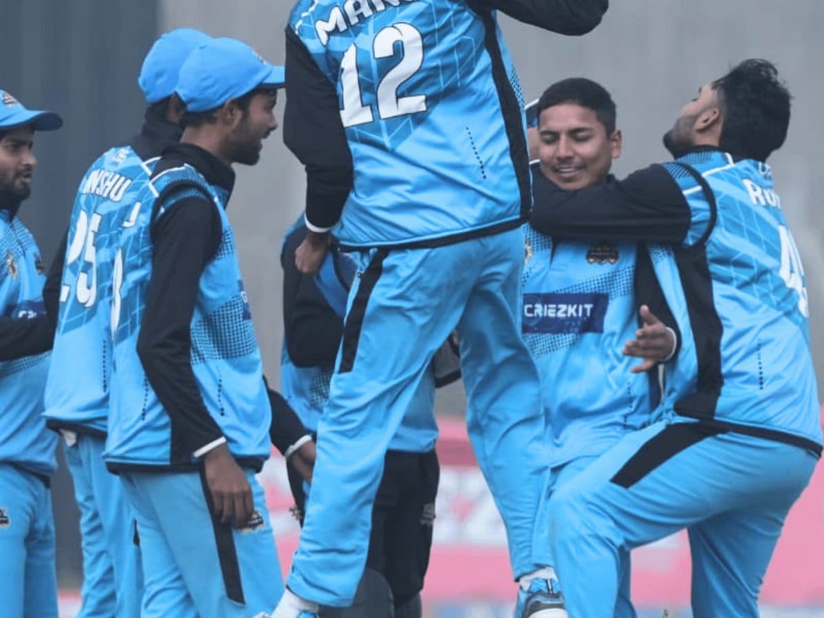 The fielding side celebrating a wicket, Coventry T10 League